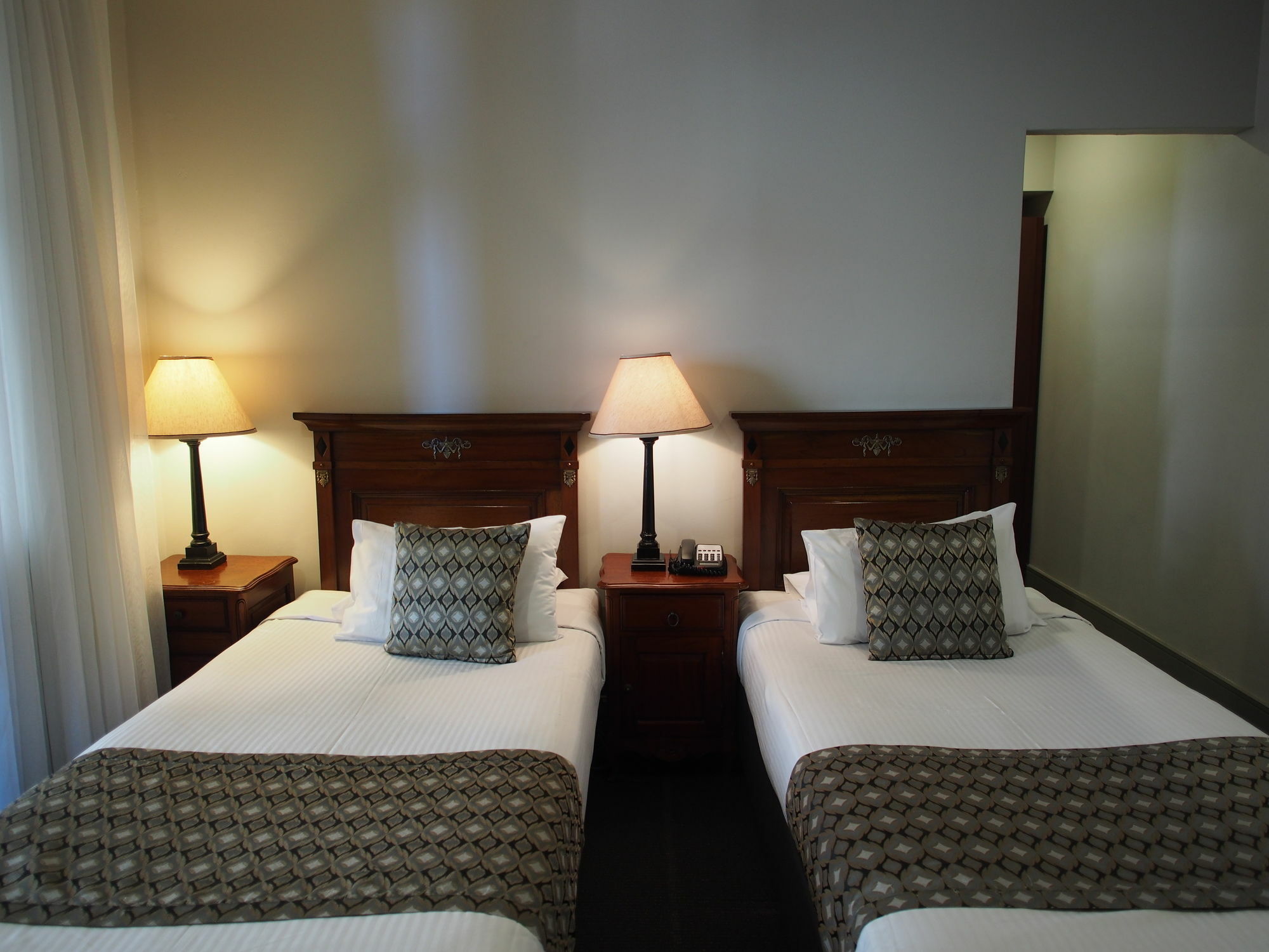 Bondi Hotel 3*